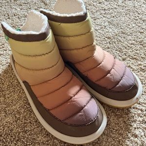Sanuk Desert Sunset Ombre PUFF N CHILL SLIP-ON SLIPPERS boots Womens 10.